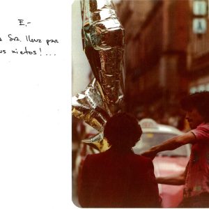 ¡¡ LA SEÑORA LLEVA PARA SUS NIETECITOS !!